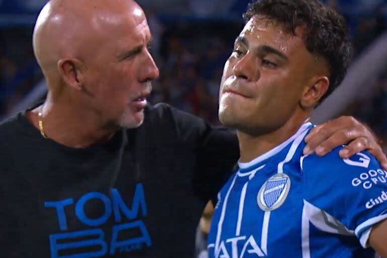  Tomás Pozzo, de Godoy Cruz, se retira desconsolado de la cancha el día 13 de febrero, en el duelo en el que su equipo jugó ante Unión por la Copa de la Liga