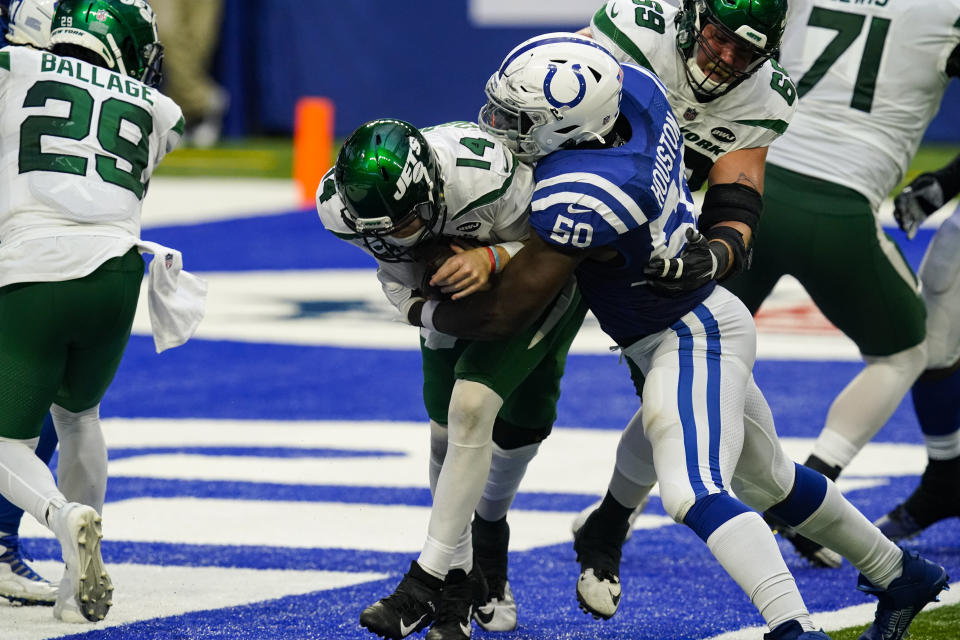 Indianapolis Colts defensive end Justin Houston (50) sacks New York Jets quarterback Sam Darnold (14) for a safety. (AP Photo/Darron Cummings)