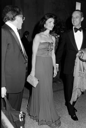 Jacqueline Bouvier Kennedy Onassis attends a party at the Metropolitan Museum of Art in New York City on December 12, 1977.<span class="copyright">Penske Media via Getty Images—Fairchild Publishing</span>