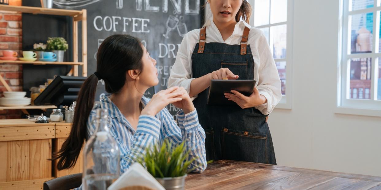 barista taking woman's order