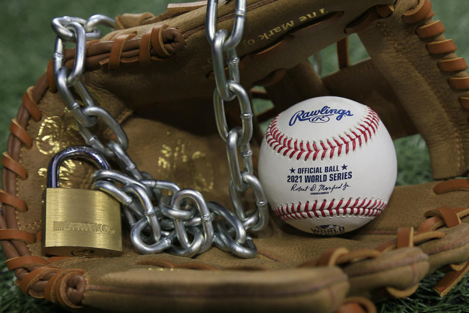 Sabato la MLB ha presentato una proposta completa ai giocatori, ma non si è mossa abbastanza per ispirare fiducia tra i funzionari sindacali.  (Immagine per gentile concessione di Icon Sportswear tramite David J. Griffin / Getty Images)