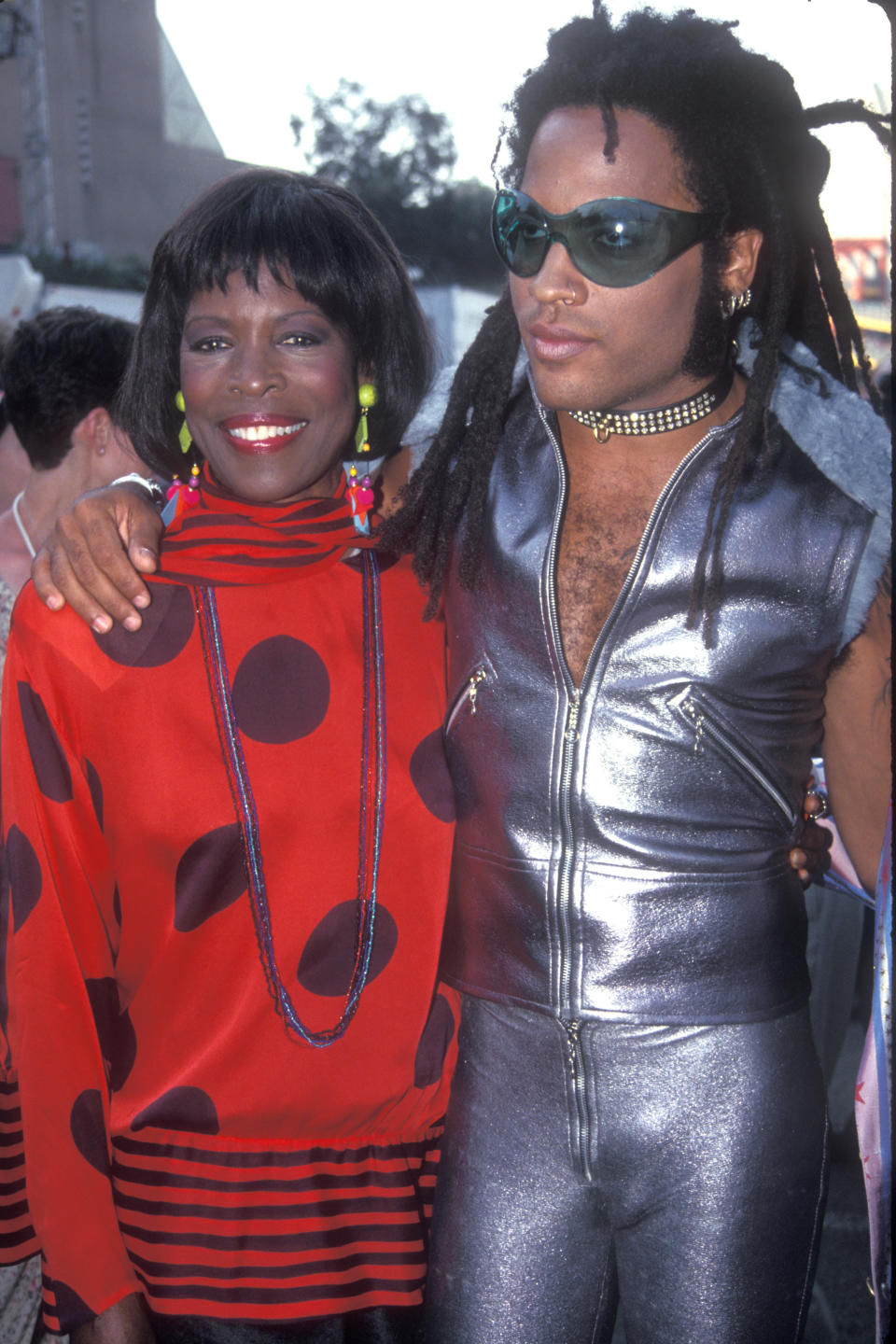 Lenny Kravitz with his arm around Roxie Roker's shoulder