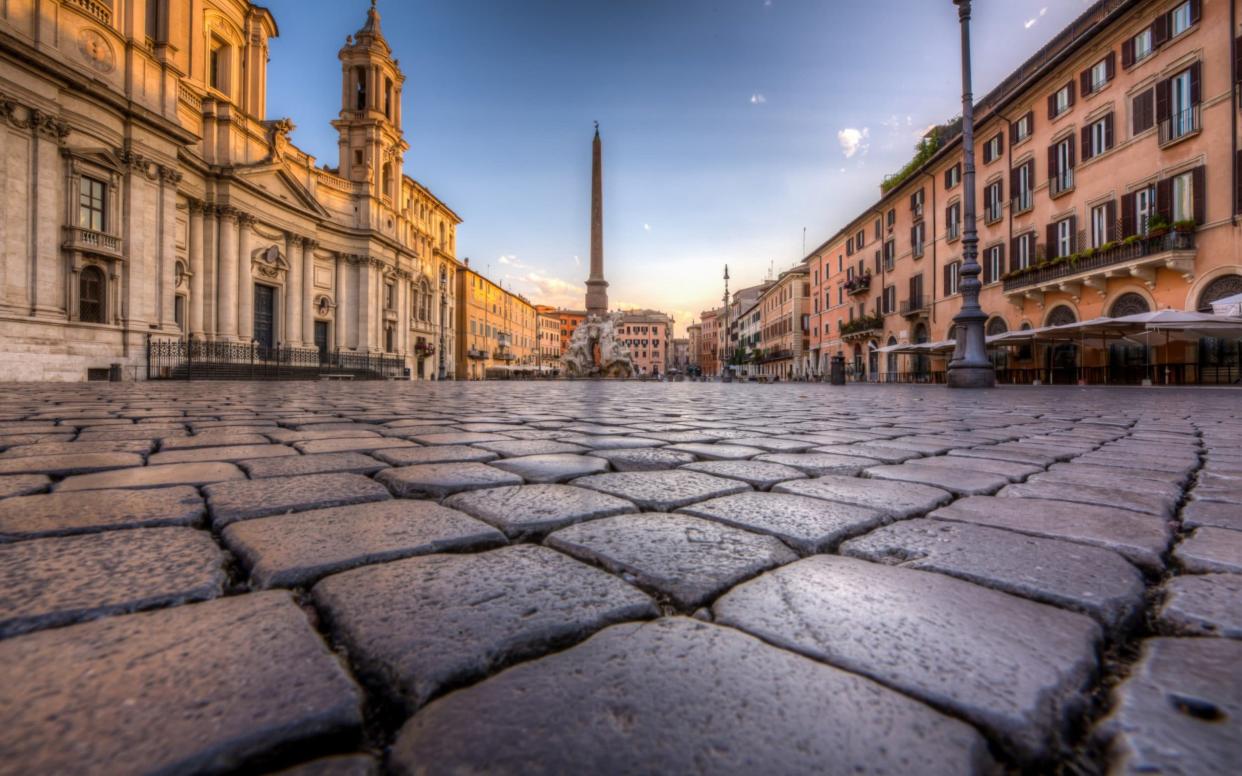 Sanpietrini cobbles in Piazza Navona, Rome - Moment RF