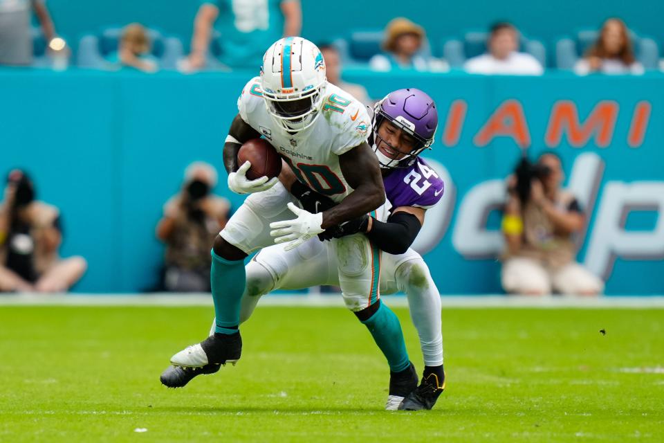 Tyreek Hill makes a catch against the Minnesota Vikings.