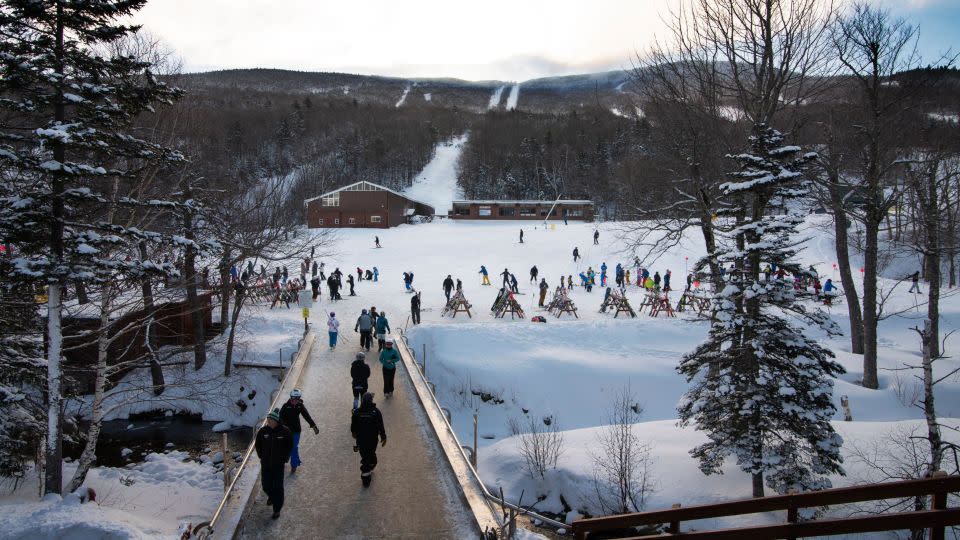 Wildcat Mountain ski area last year on January 22, 2023. This year the mountain, and other New England ski resorts, have dealt with warmer and rainy conditions in December 2023. - Chuck Nacke/Alamy