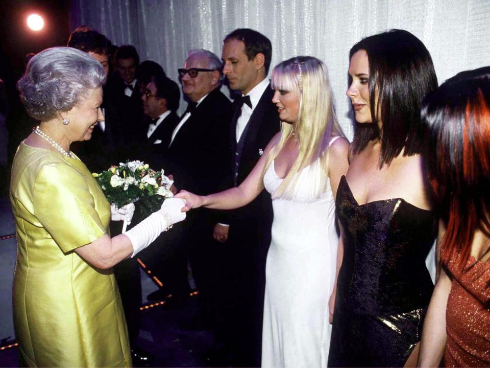 queen elizabeth meeting the spice girls