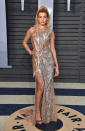 <p>Hailey Baldwin, la meilleure amie de Kendall, a opté pour une tenue semi-transparente métallisée. Du plus bel effet ! Crédit image : Getty Images </p>