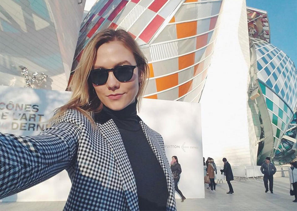 <p><span>Karlie Kloss</span> takes a colorful selfie in front of the Fondation Louis Vuitton while strolling in Paris. </p>