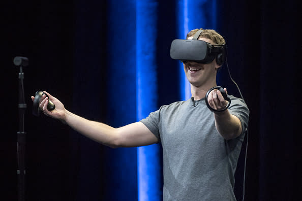 Meta-CEO Mark Zuckerberg mit der sogenannten Oculus-Brille.  - Copyright: David Paul Morris/Bloomberg via Getty Images