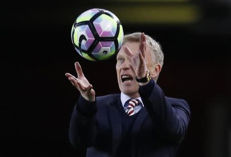 Britain Soccer Football - Middlesbrough v Sunderland - Premier League - The Riverside Stadium - 26/4/17 Sunderland manager David Moyes catches the ball Reuters / Phil Noble Livepic