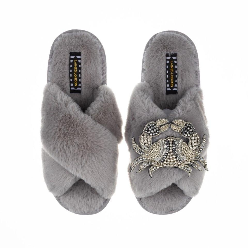 50) Classic Laines Slippers With Artisan Silver Crab - Grey