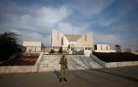 A paramilitary soldier keeps guard outside the Supreme Court building in Islamabad, Pakistan February 9, 2012. REUTERS/Faisal Mahmood/Files