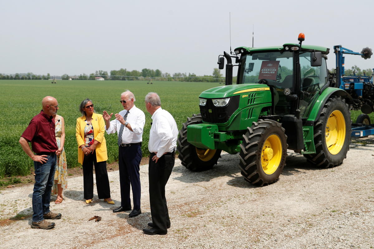 Biden visits an Illinois farm to announce aid for food growers at ‘critical time’