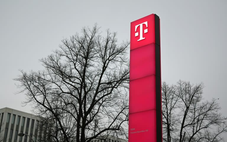 Die Dienstleistungsgewerkschaft Verdi hat zu einem weiteren bundesweiten Arbeitskampf bei der Deutschen Telekom aufgerufen: Kommende Woche sei in Potsdam die "entscheidende" Tarifverhandlungsrunde für die rund 70.000 Tarifbeschäftigten angesetzt. (Ina FASSBENDER)