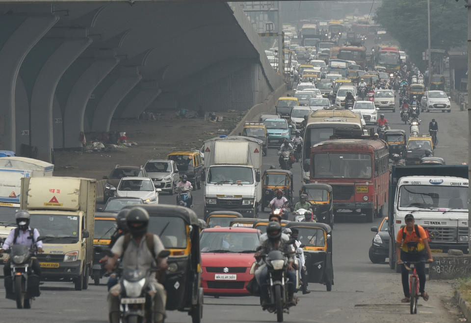 Huge traffic is seen in Mumbai, India, after local train services stopped due to a power failure, Oct. 12, 2020. (Photo: Vijayanand Gupta/Hindustan Times via Getty Images)
