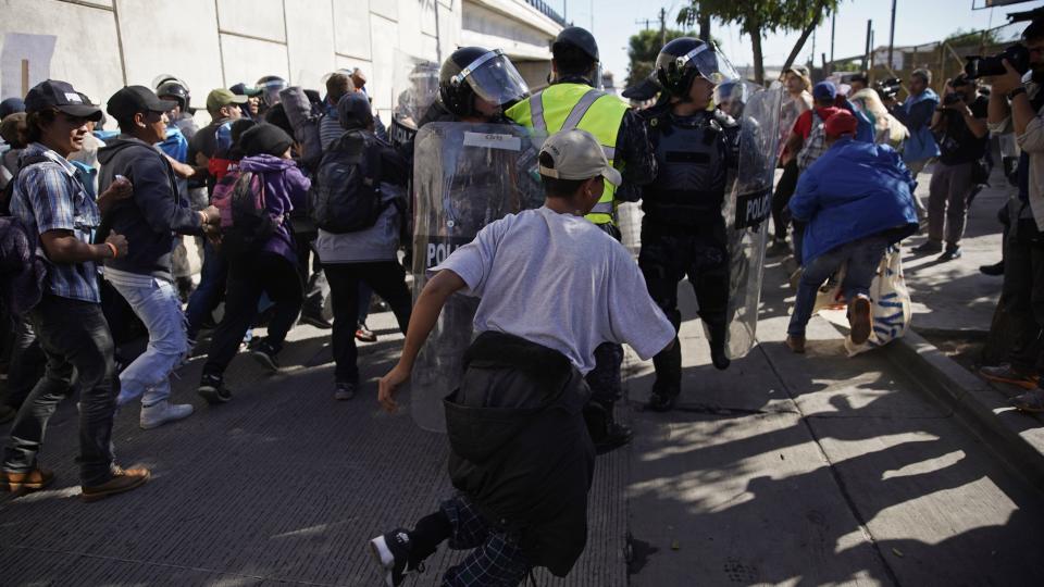 FOTOS | Así intentaron migrantes entrar a EEUU desde Tijuana