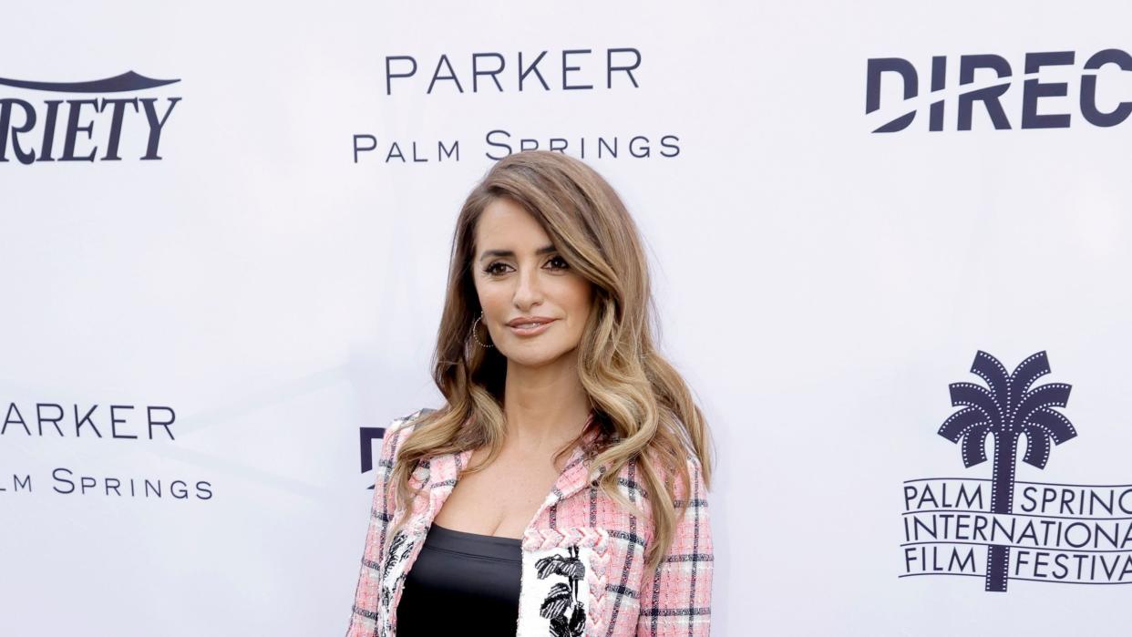 palm springs, california january 05 peneacutelope cruz attends the 2024 variety creative impact and 10 directors to watch at parker palm springs on january 05, 2024 in palm springs, california photo by kevin wintergetty images