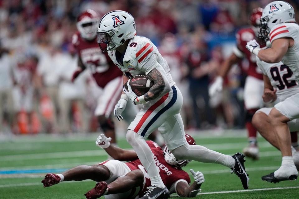 Arizona safety Gunner Maldonado (9) returns an fumble for a touchdown against Oklahoma during the second half of the Alamo Bowl on Thursday in San Antonio.