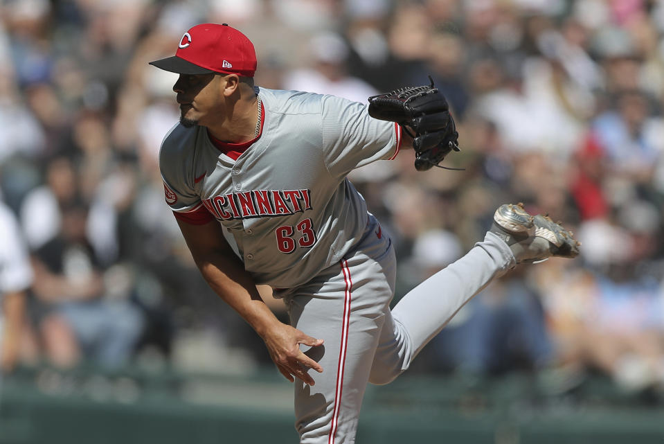 Cincinnati Reds relief pitch Fernando Cruz throws during the sixth inning of a baseball game against the Chicago White Sox, Saturday, April 13, 2024, in Chicago. (AP Photo/Melissa Tamez)