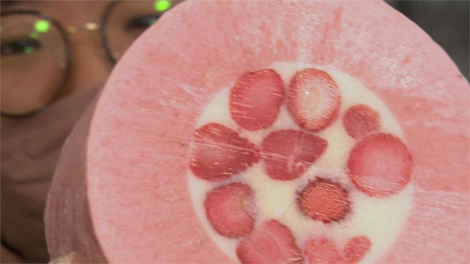 草莓雪花冰搭配新鮮芒果　冬夏人氣水果同時現身
