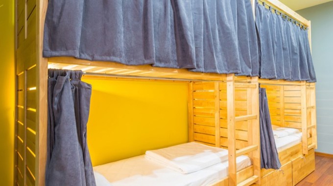 陸多間大學修改宿舍規定，禁止學生安裝床簾。（圖／翻攝上觀新聞）
