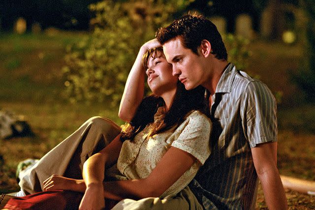 Everett Collection Mandy Moore and Shane West in ‘A Walk to Remember’