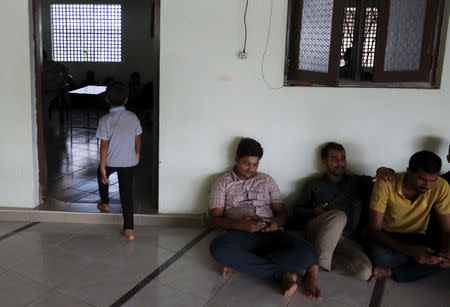 Pakistan refugees rest inside a mosque in Negombo, Sri Lanka, April 25, 2019. REUTERS/Athit Perawongmetha