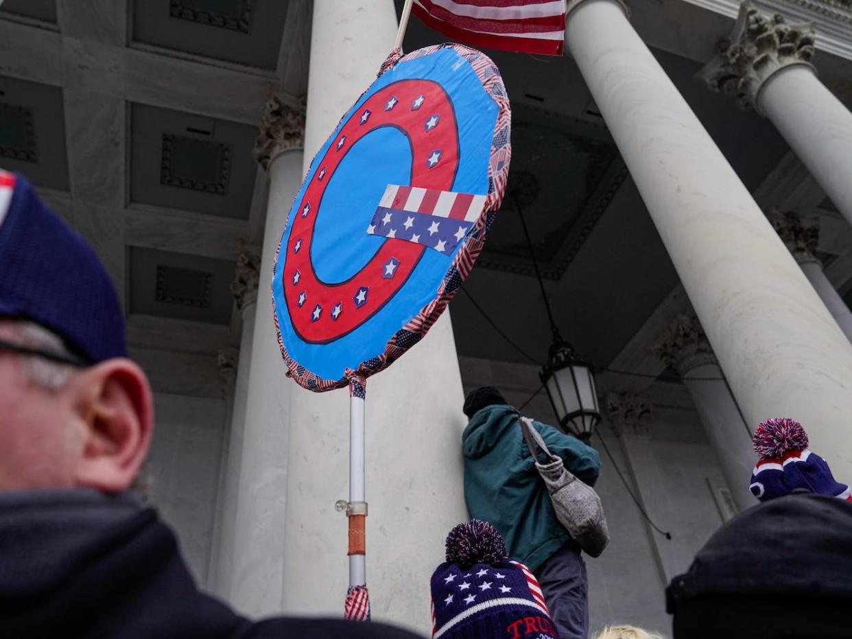 qanon sign dc