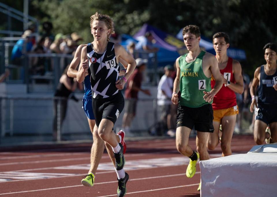 Oakdale’s Caleb Cavanaugh placed second in the 1600 meter race with a time of 4:15.21 in the CIF Sac-Joaquin Section Masters track finals at Davis High School in Davis, Calif., Saturday, May 20, 2023. Andy Alfaro/aalfaro@modbee.com