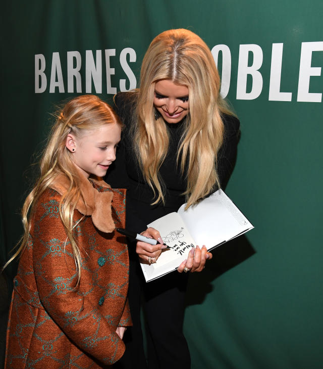 Jessica Simpson's Daughter Maxwell Embraces Y2K Grunge Style Trends –  Footwear News