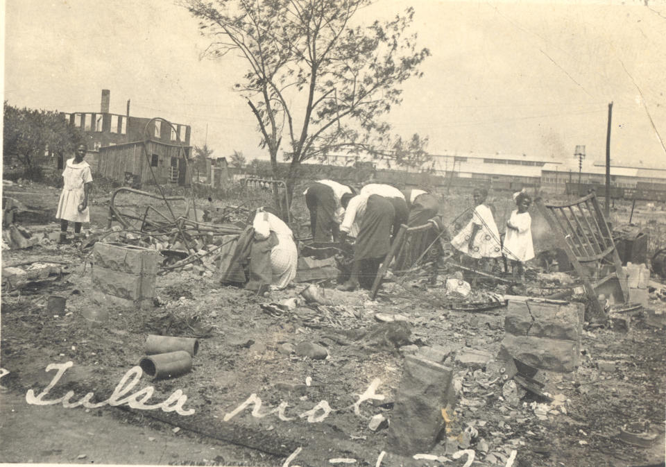 Black residents search&nbsp;through rubble after the Tulsa Race Riot of June 1921. (Photo: Oklahoma Historical Society via Getty Images)