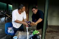 Cuban migrants wash their clothes at a temporary shelter in a school in the town of La Cruz, Costa Rica, near the border with Nicaragua, November 17, 2015. More than a thousand Cuban migrants hoping to make it to the United States were stranded in the border town of Penas Blancas, Costa Rica, on Monday after Nicaragua closed its border on November 15, 2015 stoking diplomatic tensions over a growing wave of migrants making the journey north from the Caribbean island. REUTERS/Juan Carlos Ulate