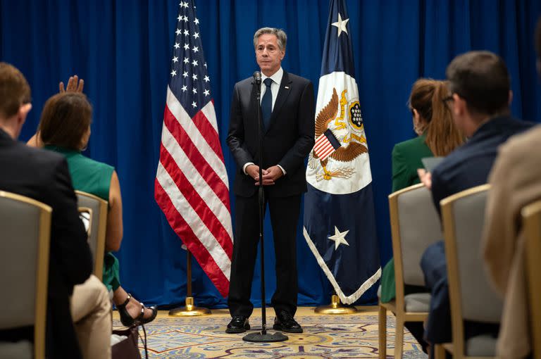 El secretario de Estado de los Estados Unidos, Antony Blinken, habla durante una conferencia de prensa en la que anuncia que cinco estadounidenses que habían estado encarcelados durante años en Irán han sido liberados, en la ciudad de Nueva York el 18 de septiembre de 2023. 