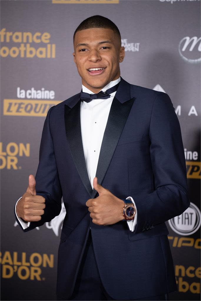 The most infatuated brother!  Ronaldo sold hundreds of millions of private jets, Portuguese media revealed that Mbappe was actually the successor