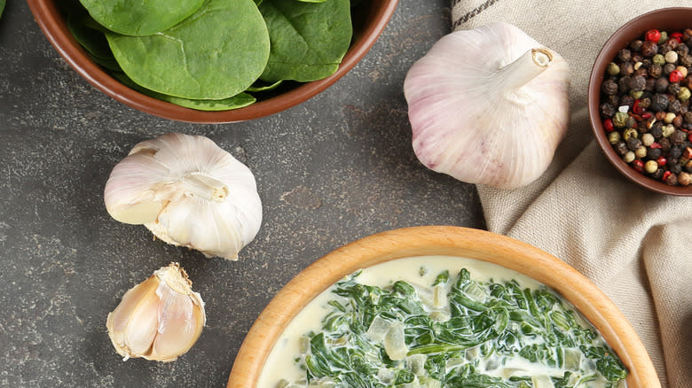 Garlic bulbs and creamed spinach