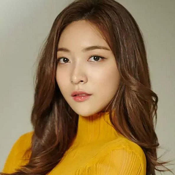 <p>Luna is a South Korean K-pop singer, musical actress and television presenter. Best-known as the main vocalist and lead dancer of the K-pop girl group f(x) who act as inspirational leaders of contemporary K-pop, Luna has also been in original and South Korean stage musicals of <em>Legally </em><em>Blonde</em> (Elle Woods), <em>In the Heights</em> (Nina), <em>Mamma Mia!</em> (Sophie), <em>Coyote Ugly</em> (Violet Sanford), <em>Rebecca</em> (I), <em>Gone with the Wind </em>(Scarlett O'Hara), and <em>Rudolf </em>(Maria Vechera). She debuted as a solo artist in 2016 with <em>Free Somebody</em> and recently released a new single, "Madonna." Luna is forever<br>grateful to her grandmother, Yoo Jung-sook.</p>