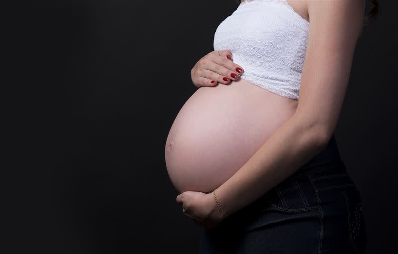 女子上腹痛檢查，發現竟是罕見肝臟子宮外孕。（示意圖／翻攝自Pixabay）