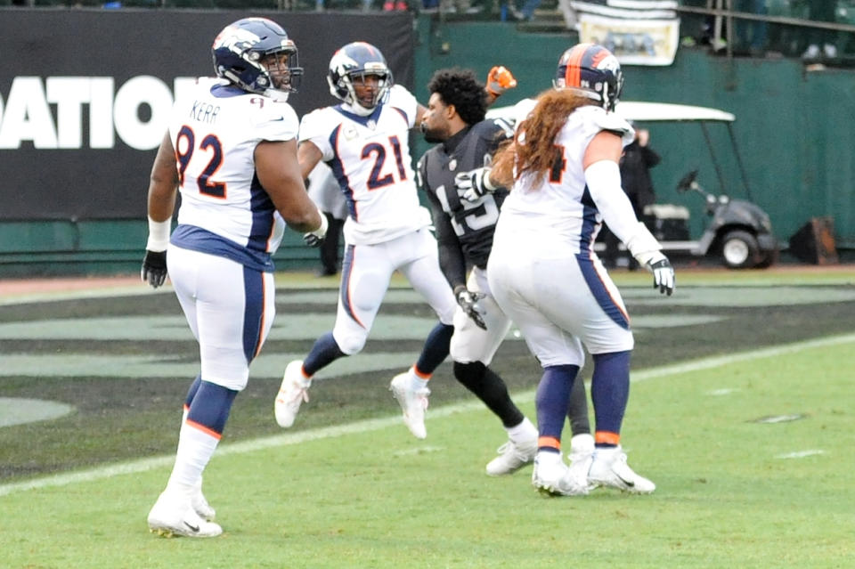 <p>Michael Crabtree #15 of the Oakland Raiders fights with Aqib Talib #21 of the Denver Broncos in their NFL game at Oakland-Alameda County Coliseum on November 26, 2017 in Oakland, California. Both players were ejected from the game. (Photo by Robert Reiners/Getty Images) </p>