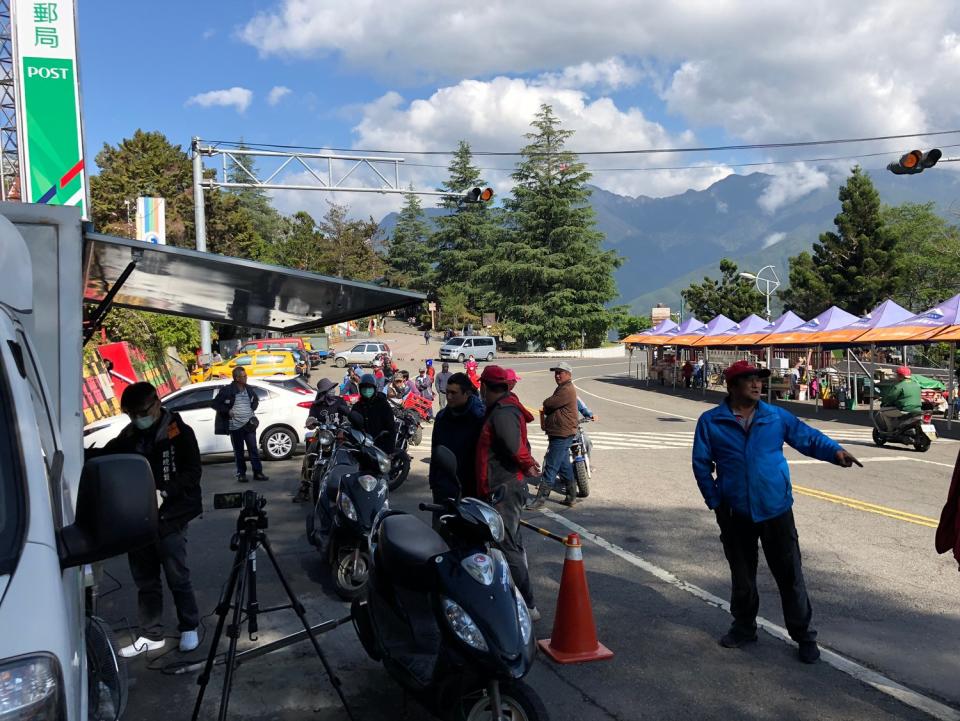 台中市環保局在梨山舉辦機車戶外定檢，民眾踴躍參與。   台中市環保局/提供