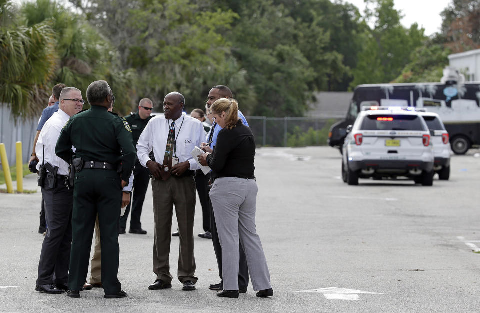 <p>Authorities confer, Monday, June 5, 2017, near Orlando, Fla. Law enforcement authorities said there were “multiple fatalities” following a Monday morning shooting in an industrial area near Orlando. On its officials Twitter account Monday morning, the Orange County Sheriff’s Office said the “situation” has been contained. They said Orange County Sheriff Jerry Demmings will make a statement “as soon as info is accurate.” (AP Photo/John Raoux) </p>