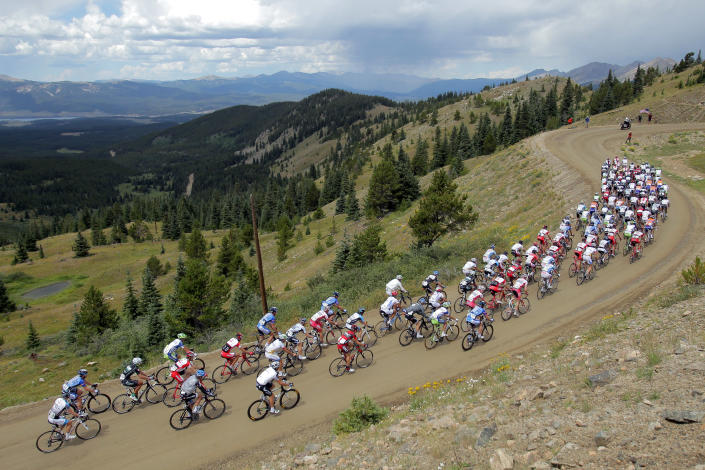 The peloton climbs Cottonwood Pass during Stage Two from Gunnison to Aspen of the 2011 USA Pro Cycling Challenge on August 24, 2011 in Buena Vista, Colorado. (Photo by Doug Pensinger/Getty Images)