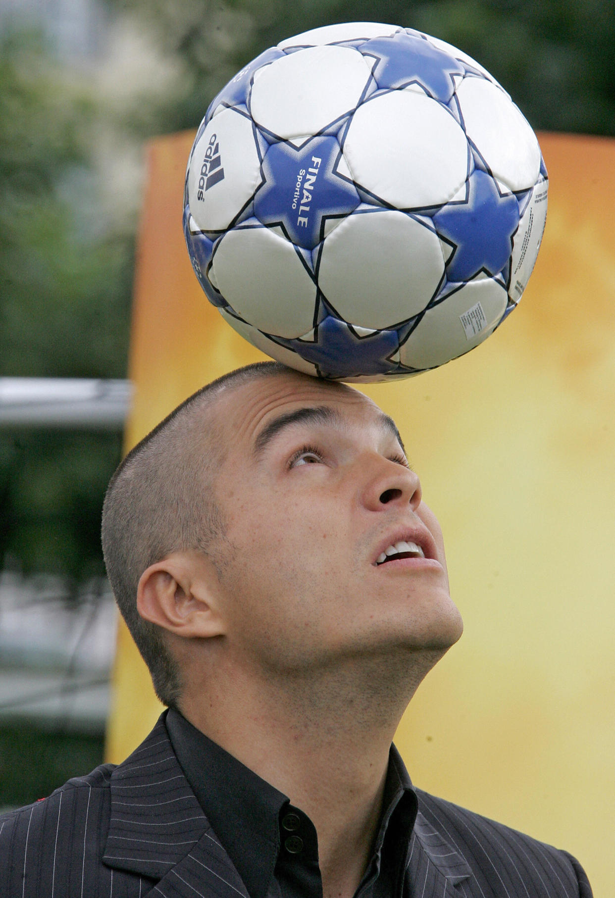 Kuno Becker ha confesado que no sabía ni correr, mucho menos jugar futbol, cuando lo seleccionaron para encarnar el personaje de Santiago Muñez en su famosa película 'Gol'. (Photo credit should read FRANCOIS GUILLOT/AFP via Getty Images)