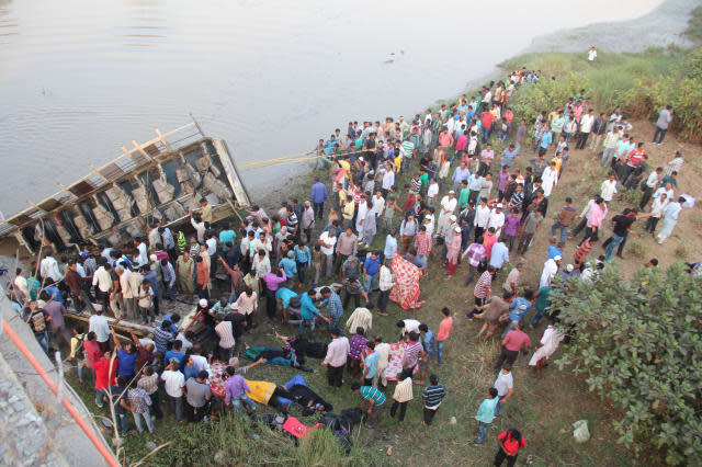 Bus plunges off bridge in India killing 39