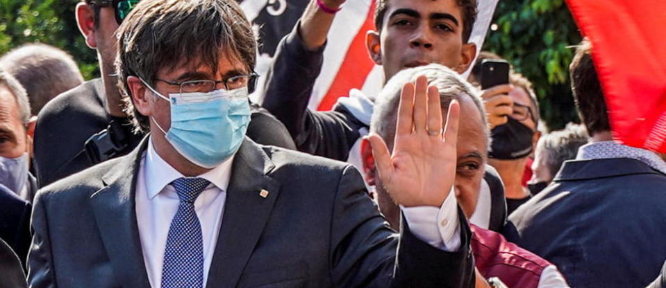 Le leader catalan Carles Puigdemont, réclamé par l'Espagne, comparaît en Italie.
