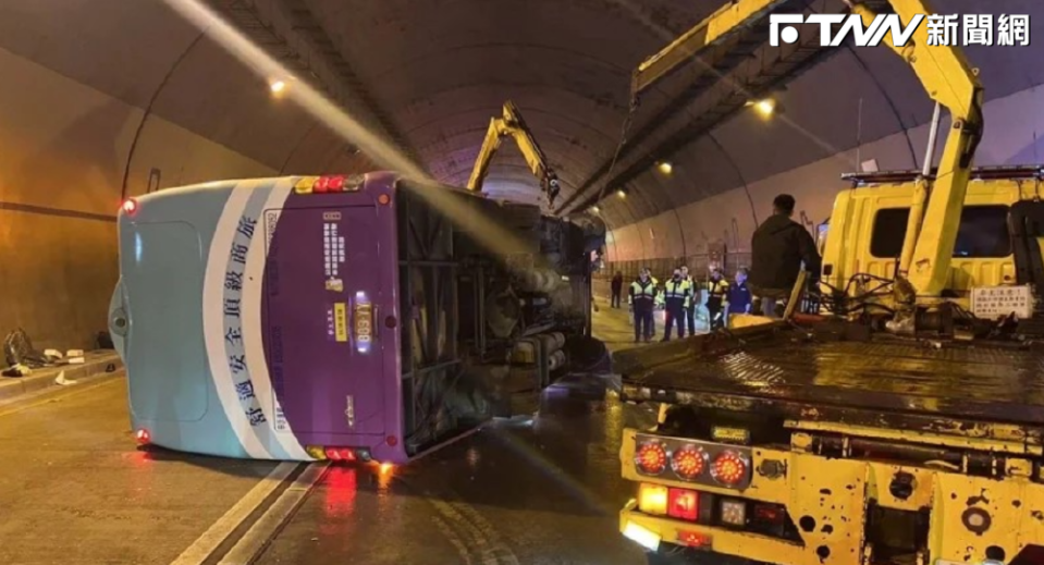 康橋中學校車今年3月11日在文山隧道內發生翻車意外。（圖／資料畫面）