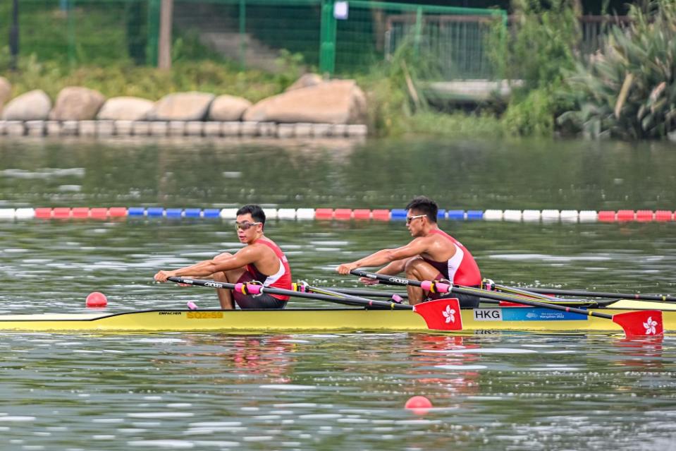 男子雙人雙槳艇初賽 – 何紹榮（左） / 夏赫。(圖：港協暨奧委會)