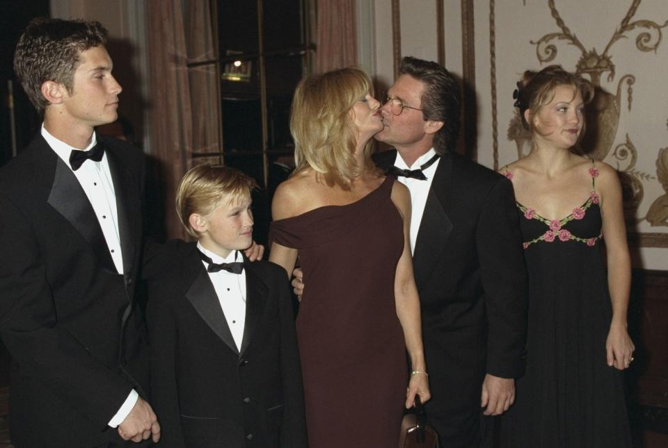 UNITED STATES - FEBRUARY 25:  Goldie Hawn receiving a congratulatory kiss from Kurt Russell after the American Museum of the Moving Image saluted her at the Waldorf-Astoria. Hawn's children are (l. to r.) Oliver, Wyatt and Kate.,  (Photo by Richard Corkery/NY Daily News Archive via Getty Images)