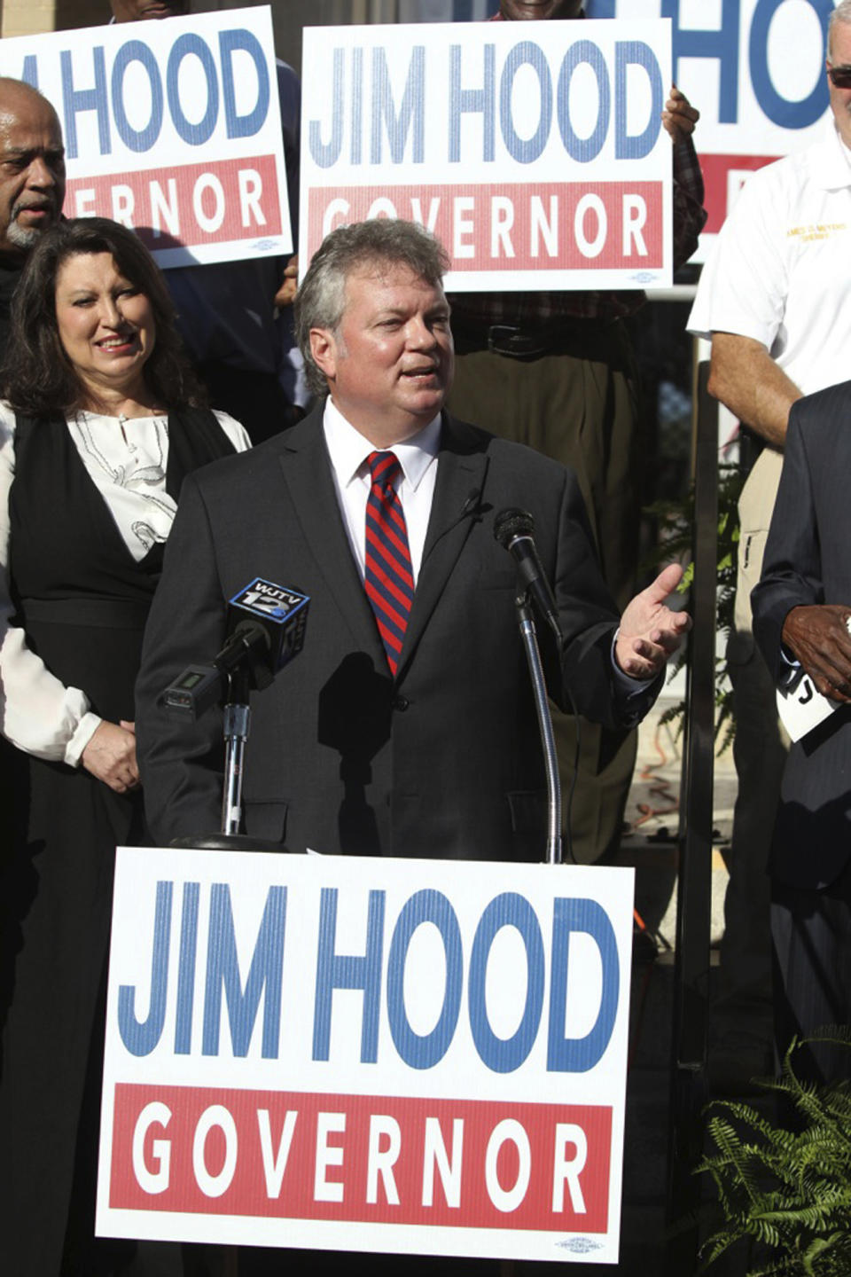 Mississippi Attorney General Jim Hood stands on the steps of the Chicksaw County Courthouse in Houston, Miss., with his family and supporters as he announces his candidacy for governor, Wednesday, Oct. 3, 2018. Hood is the only Democrat currently holding statewide office in Mississippi. (Adam Robison/The Northeast Mississippi Daily Journal via AP)