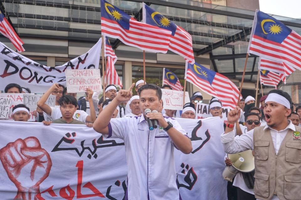 Gamis president Saifullah Baiduri speaks during ‘Himpunan Bangkit Pertahan Jawi, Haramkan Dong Zong’ in Kuala Lumpur January 1, 2020. — Picture by Shafwan Zaidon