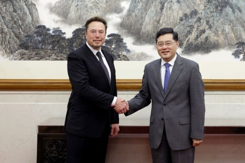 Tesla founder Elon Musk (L) meets with China's Foreign Minister Qin Gang in Beijing on Tuesday, May 30, 2023. Photo courtesy China Foreign Ministry/X